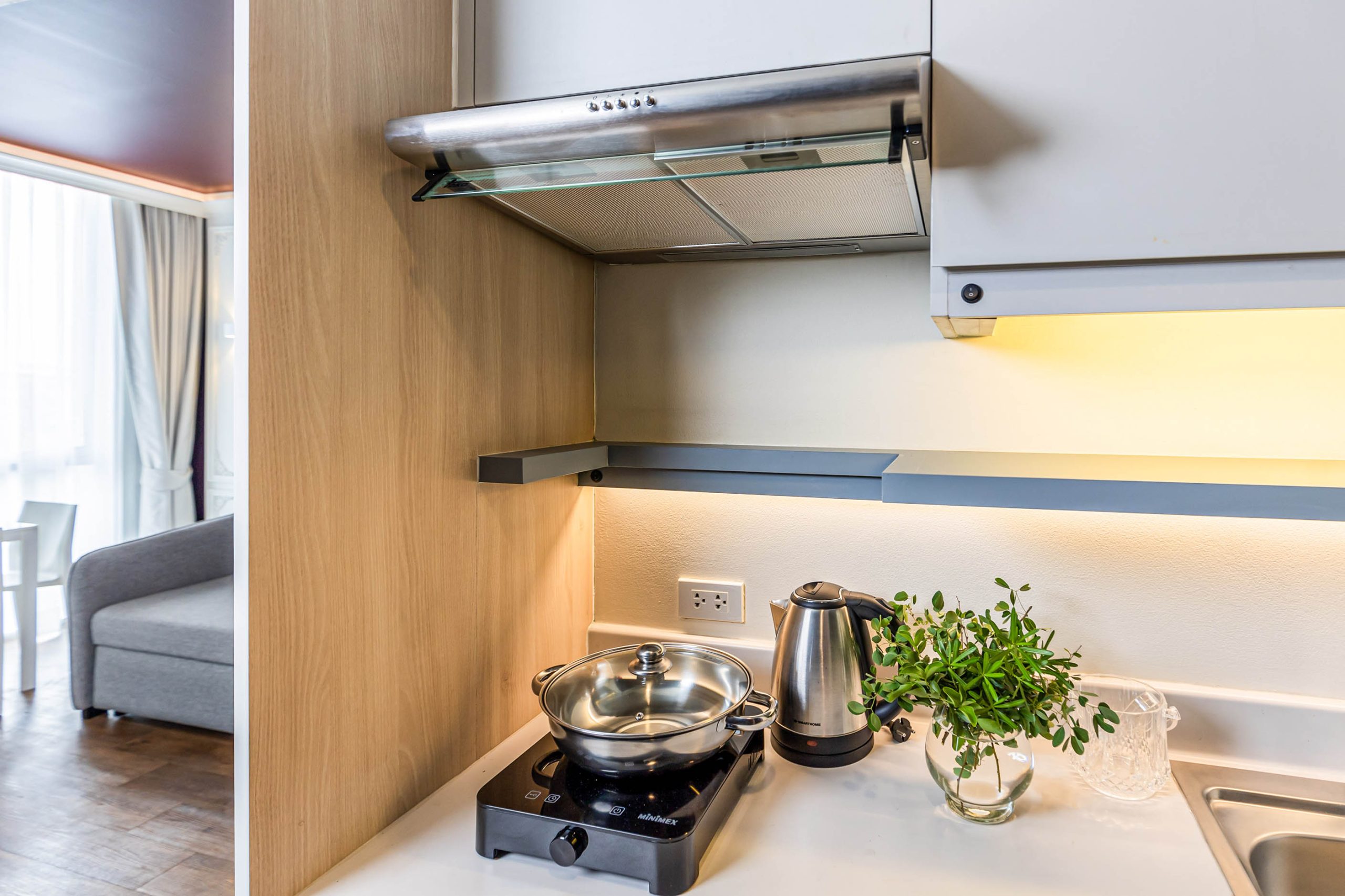 Private kitchenette with hotplate and kettle for Halal-friendly in-room cooking