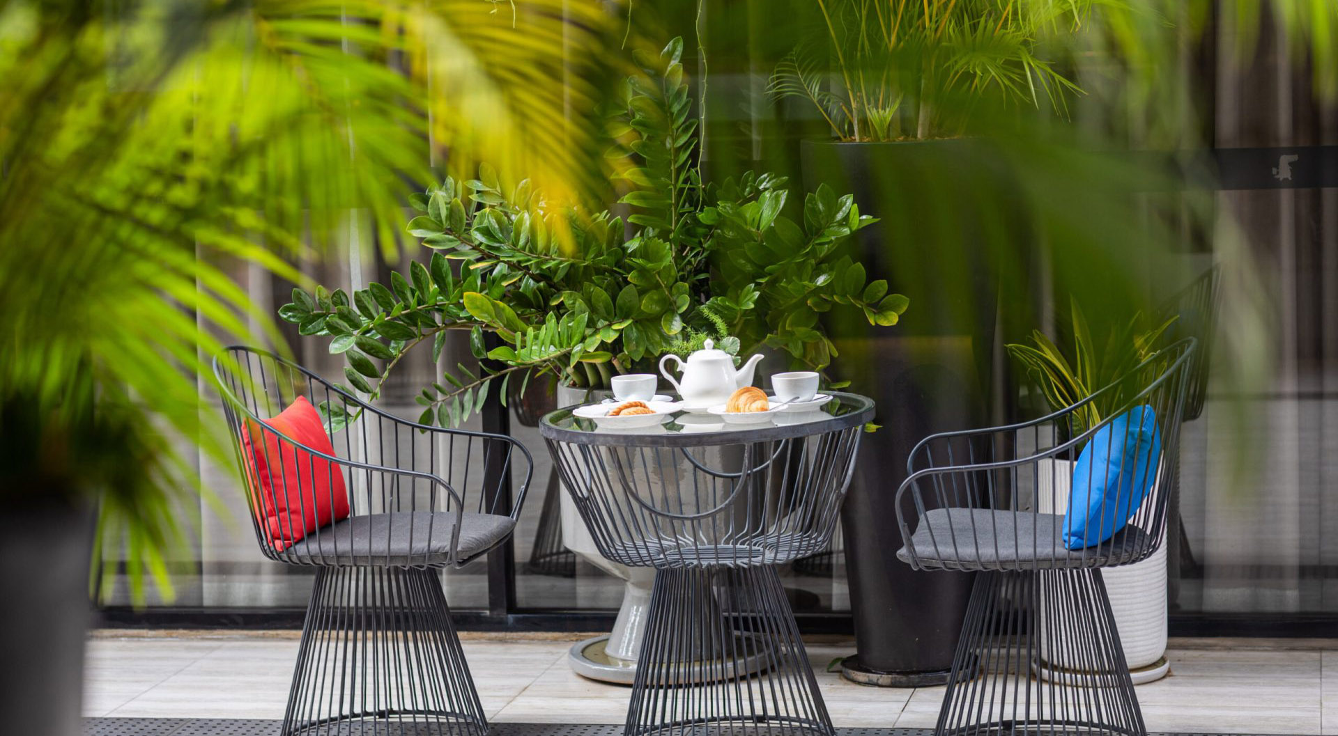 Outdoor garden seating at Red Crocodile Hotel in Sukhumvit 107