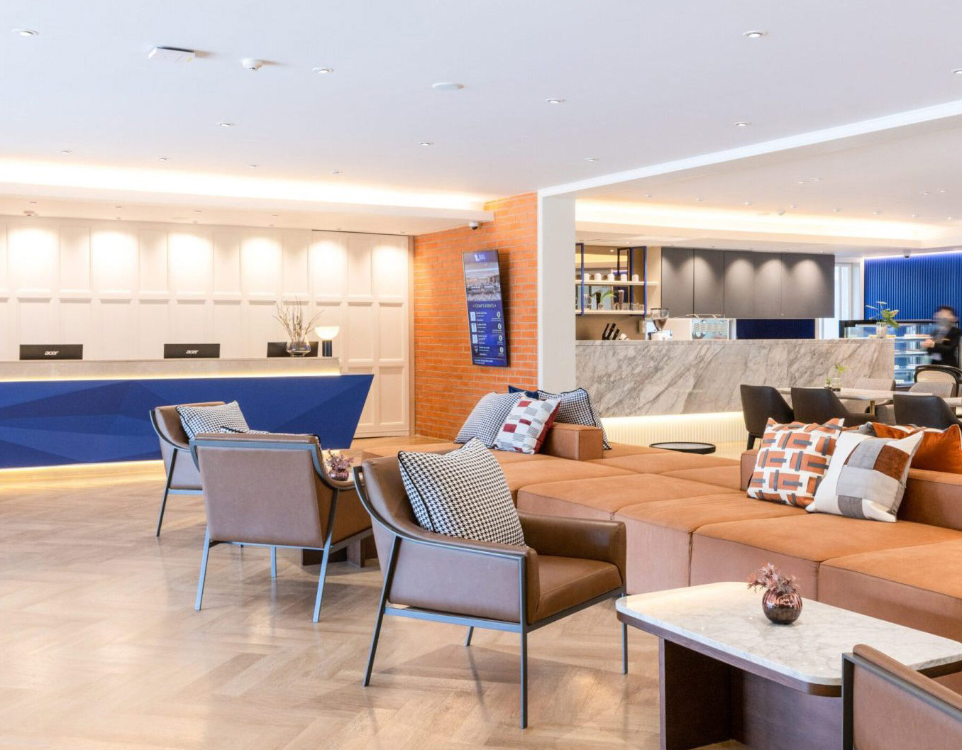 Modern hotel reception area at Red Crocodile Hotel – mobile view near BITEC Bangna, Sukhumvit 107