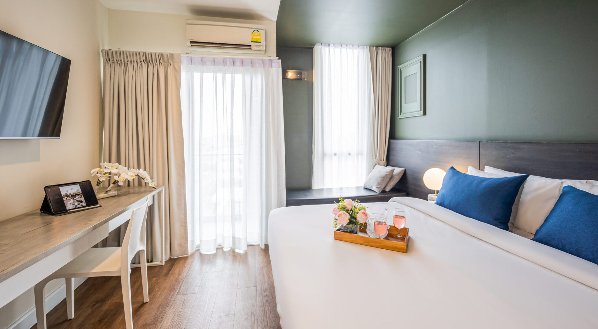 Superior room with king bed and natural light at Red Crocodile Hotel