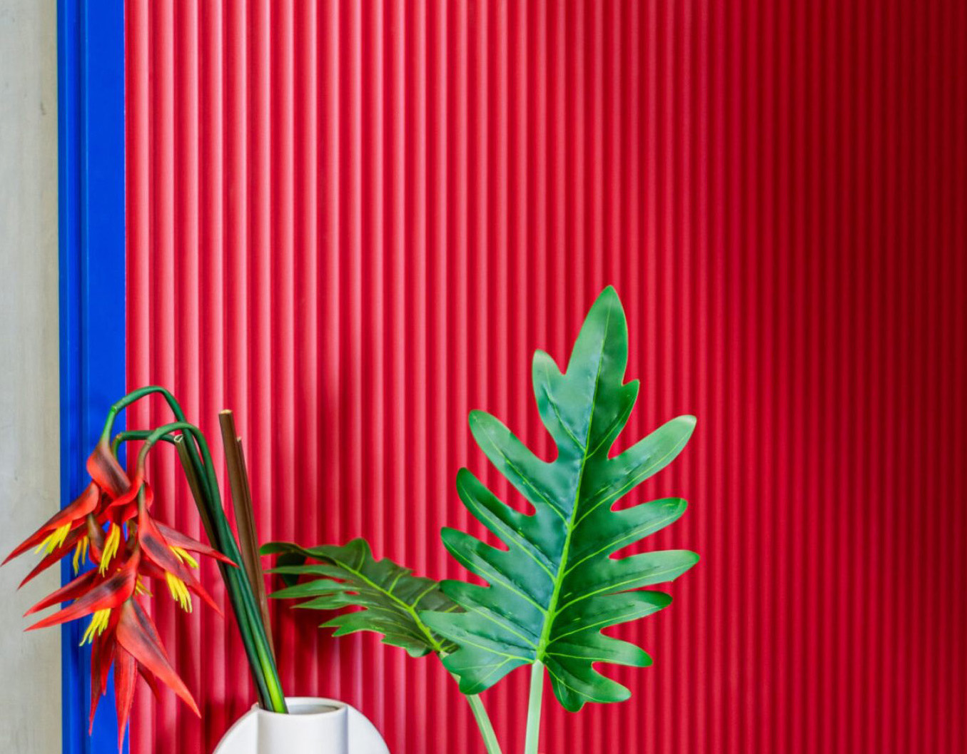 Vibrant red and blue interior wall decor at Red Crocodile Hotel – mobile view in Samutprakan